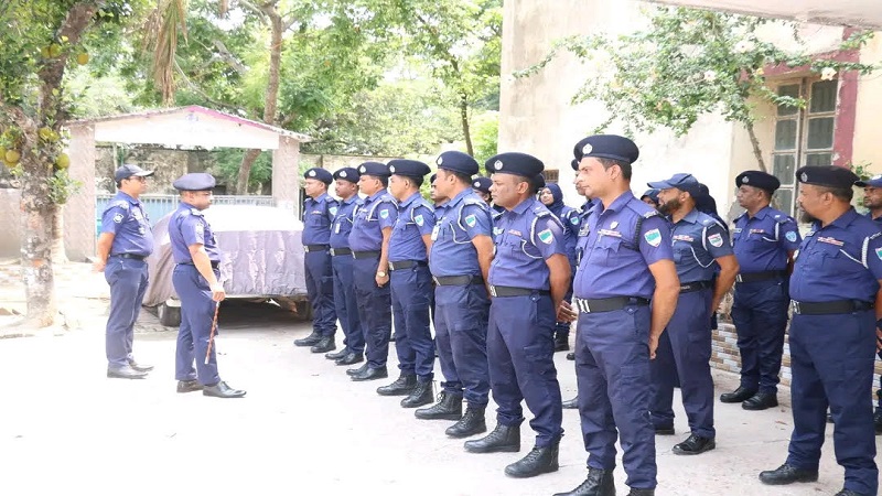সাতক্ষীরা জেলার কালিগঞ্জ ও আশাশুনি থানা পরিদর্শন করলেন পুলিশ সুপার আবু সালেহ মোঃ আশরাফুল আলম 